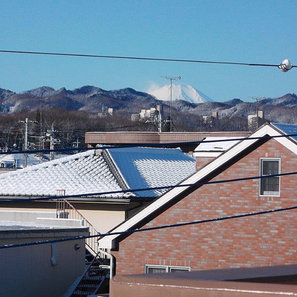 天気が良い日は2F・3Fの休憩スペースの窓から富士山を望むことができます。